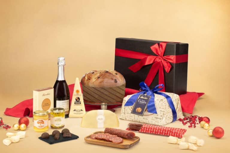 confezione natalizia aziendale Poggio cod. 710, raffinata ed elegante con delizie del Territorio