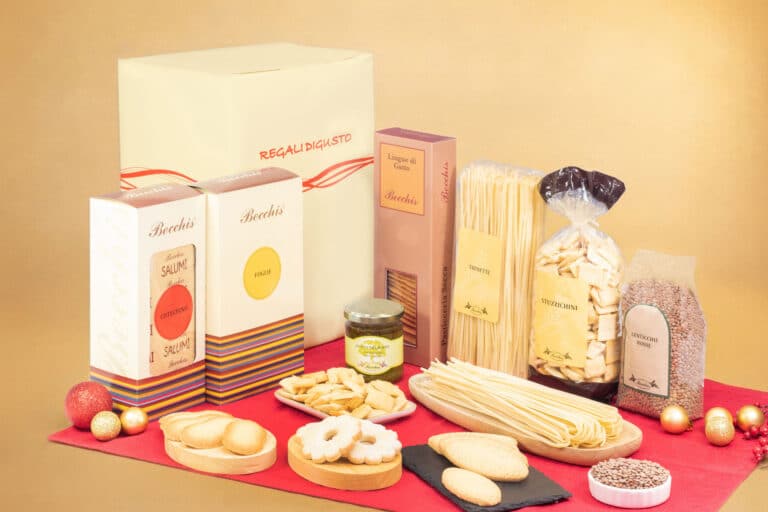 Cesto regalo di Natale Cod. 530 Regali Digusto in scatola con manico, con cotechino, pasta Trenette, lenticchie rosse, biscotti e specialità artigianali.